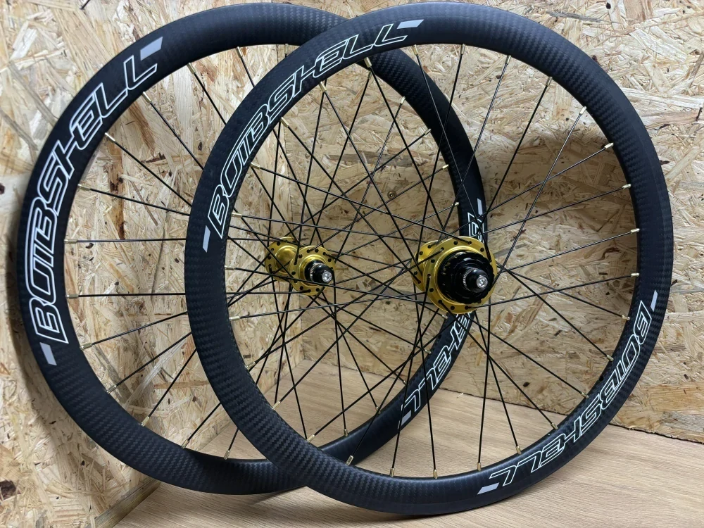 Set Carbon výplety Mini/Expert 28H 1 1/8" - 1 3/8" Bombshell