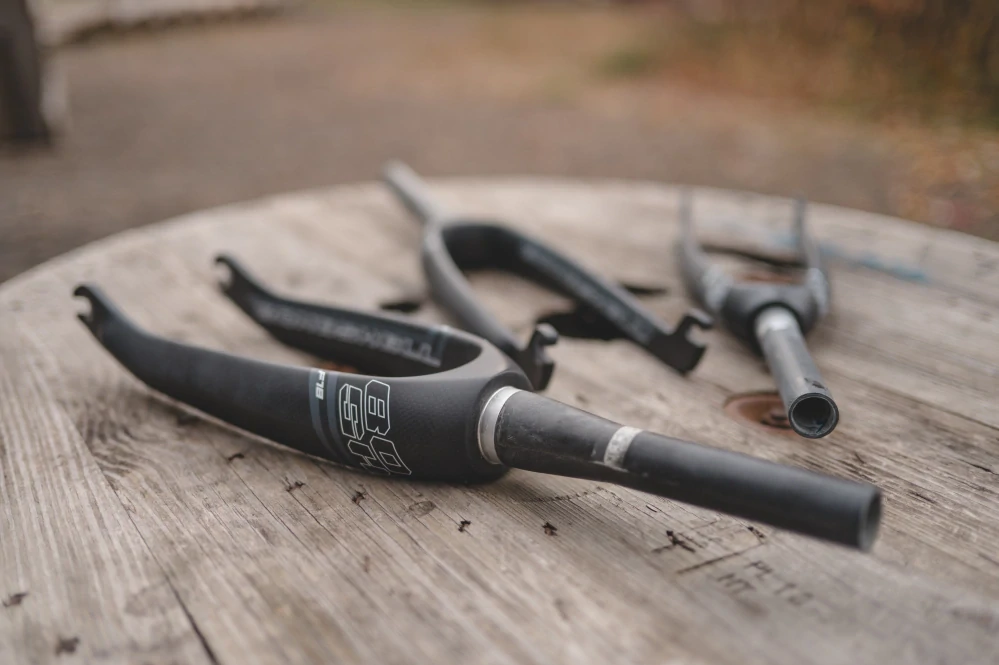 Vidlice F18 Carbon Mini 1" Bombshell