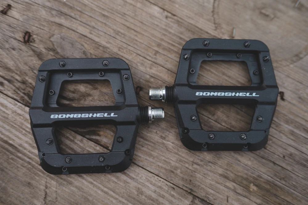 Pedály Plastic Flat Bombshell