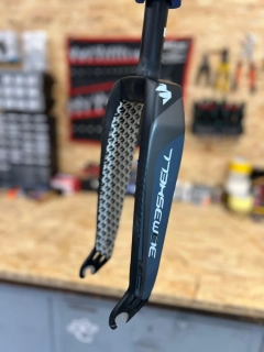 Vidlice F7 Carbon PRO 1-1/8" Bombshell